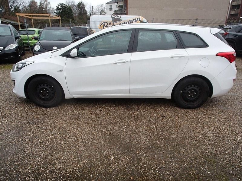 Gebraucht Hyundai i30 110 PS (80 kW) 2015 Weiß Kombi