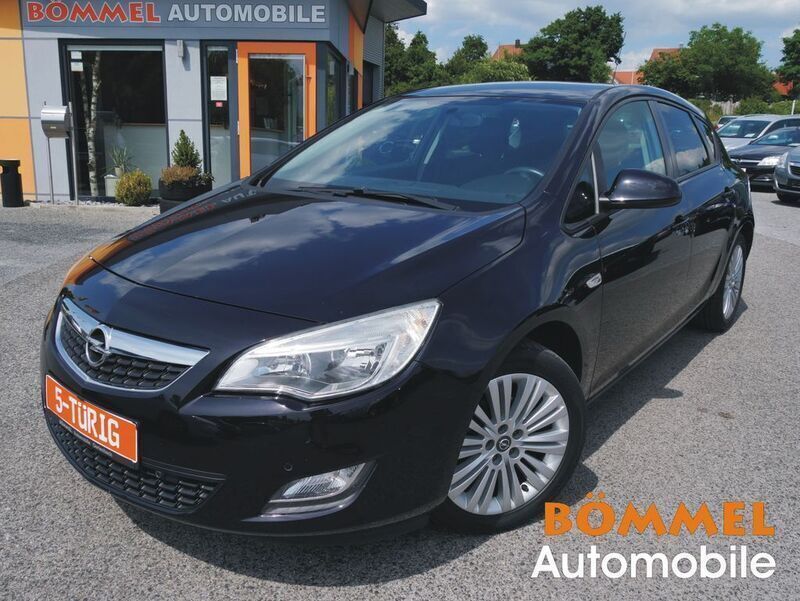 Schwarz Gebraucht 2012 Opel Astra Limousine | 6.390 € (Fairer Preis) - Bild 1/4