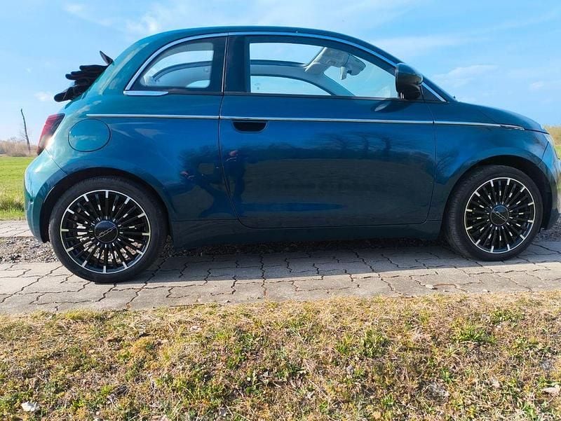 Blau Gebraucht 2021 Fiat 500e La Prima Cabrio | 16.890 € (Superpreis) - Bild 1/4