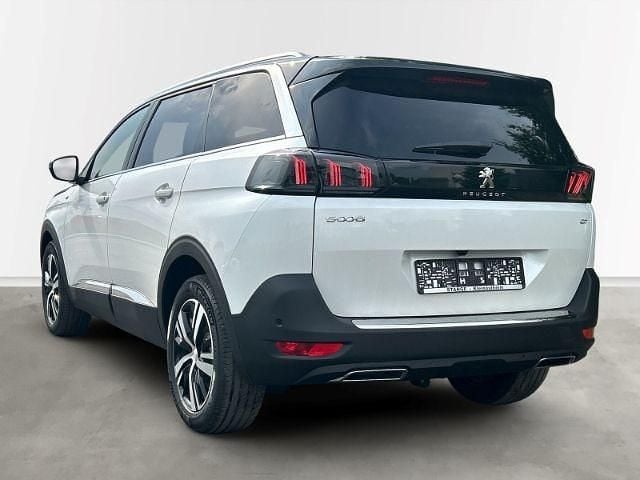 Neu Peugeot 5008 GT 131 PS (96 kW) 2025 Weiss Van / Kleinbus