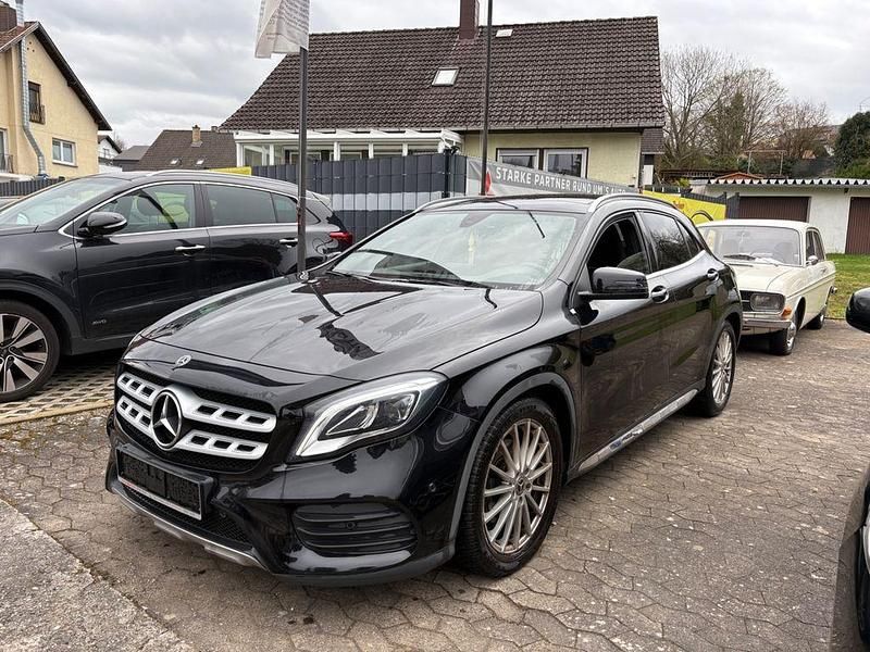 Gebraucht Mercedes GLA250 211 PS (155 kW) 2018 Schwarz SUV