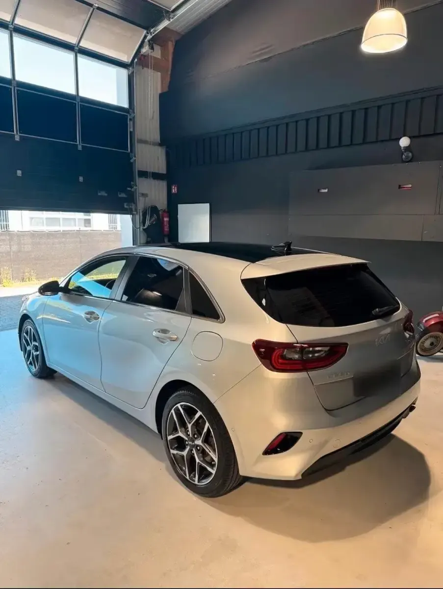 Gebraucht Kia Ceed Spirit 160 PS (117 kW) 2022 Silber Kleinwagen