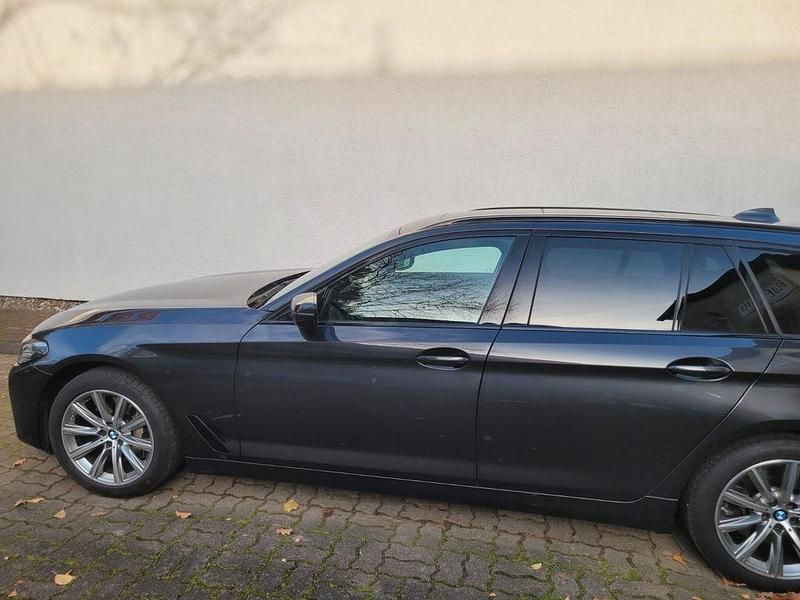 Gebraucht 2022 BMW 530 Luxury Line Kombi | 36.500 € (Guter Preis) - Bild 1/4