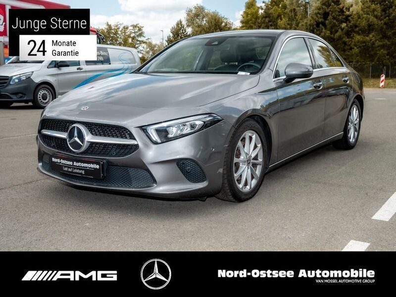 Grau metalliclack mountaingrau metallic Gebraucht 2019 Mercedes A180 Progressive Limousine | 24.790 € (Teuer) - Bild 1/4