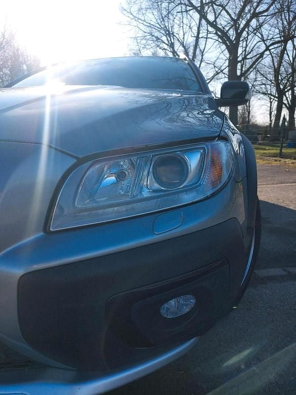 Silber Gebraucht 2016 Volvo XC70 Kombi | 12.999 € - Bild 1/4