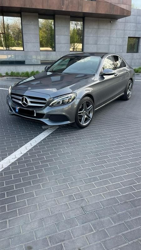 Grün Gebraucht 2018 Mercedes C200 Avantgarde Limousine | 21.999 € - Bild 1/4