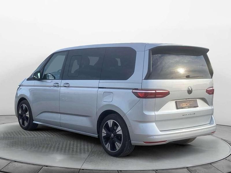Gebraucht VW Multivan Life 150 PS (110 kW) 2025 Reflexsilber metallic Van / Kleinbus
