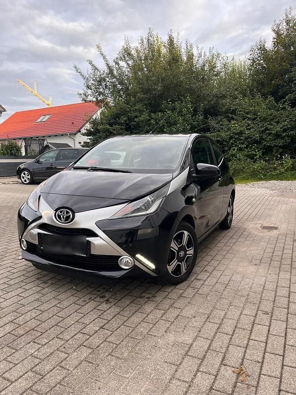 Schwarz Gebraucht 2015 Toyota Aygo Kleinwagen | 6.350 € (Fairer Preis) - Bild 1/4