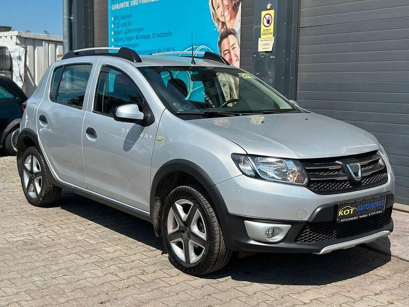Silber Gebraucht 2015 Dacia Sandero Prestige Kleinwagen | 7.399 € (Fairer Preis) - Bild 1/4
