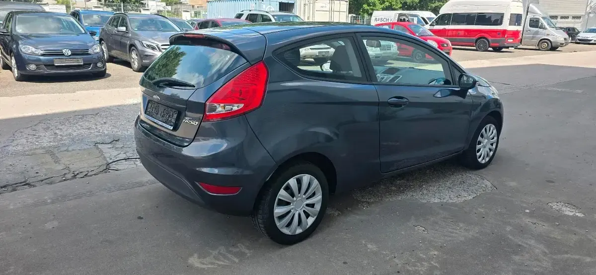 Gebraucht Ford Fiesta 82 PS (60 kW) 2010 Grau Kleinwagen