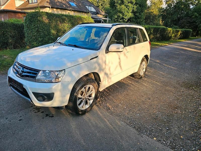 Weiß Gebraucht 2013 Suzuki Grand Vitara SUV | 7.800 € (Guter Preis) - Bild 1/4