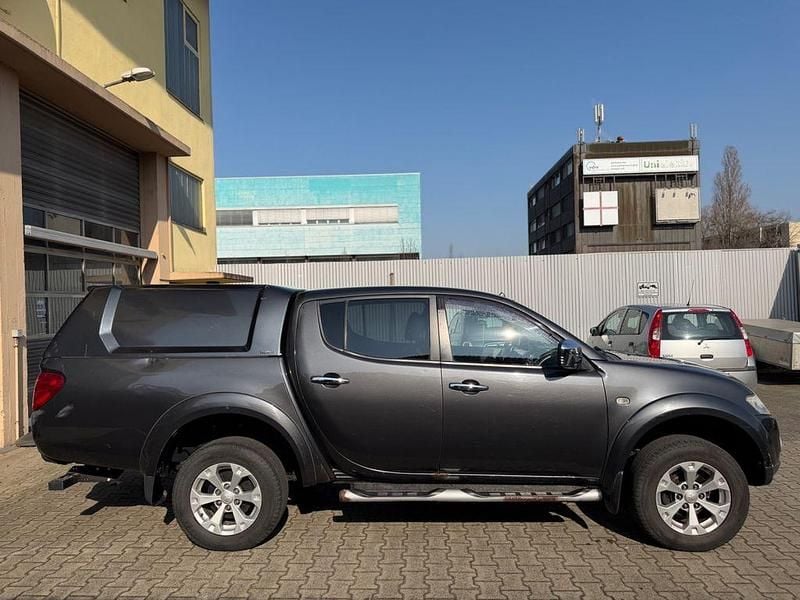 Gebraucht Mitsubishi L200 Intense 178 PS (130 kW) 2012 Grau Abholung