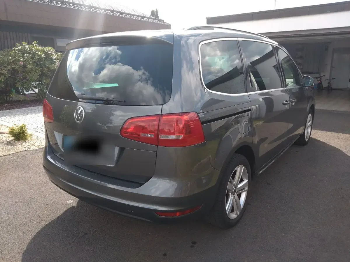 Gebraucht VW Sharan Comfortline 150 PS (110 kW) 2012 Grau Van / Kleinbus