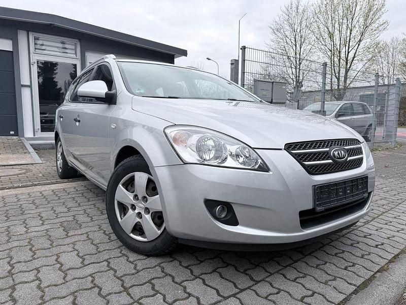 Gebraucht Kia Ceed 126 PS (92 kW) 2009 Silber Kleinwagen