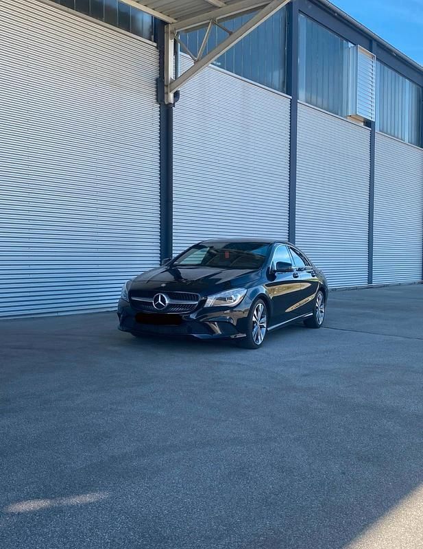 Schwarz Gebraucht 2016 Mercedes CLA220 Limousine | 19.000 € - Bild 1/4