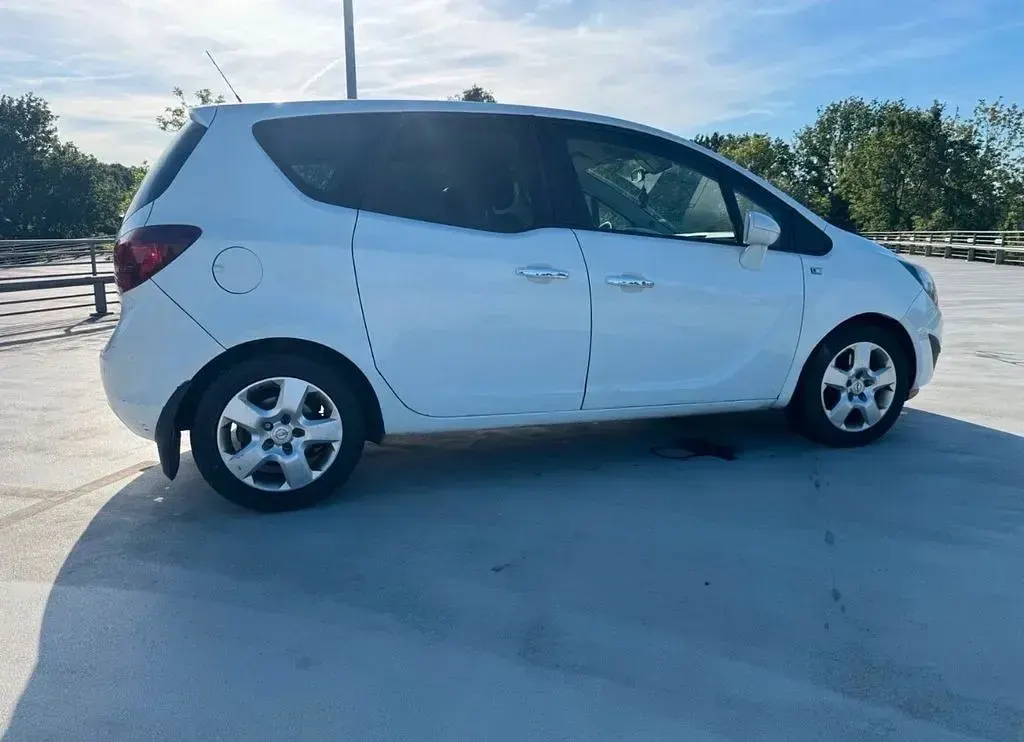 Gebraucht Opel Meriva Design Edition 101 PS (74 kW) 2010 Weiß Van / Kleinbus
