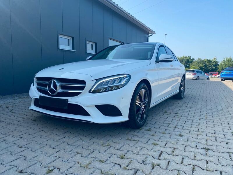 Polarweiss unilack Gebraucht 2020 Mercedes C220 Avantgarde Limousine | 26.980 € (Fairer Preis) - Bild 1/4
