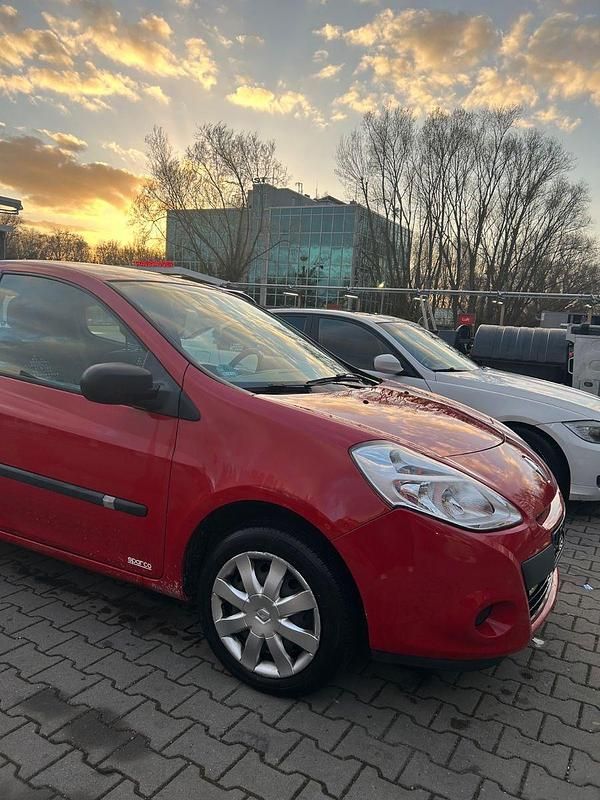 Second-hand Renault Clio IV 75 CP (55 kW) 2012 Roșu Berlinǎ