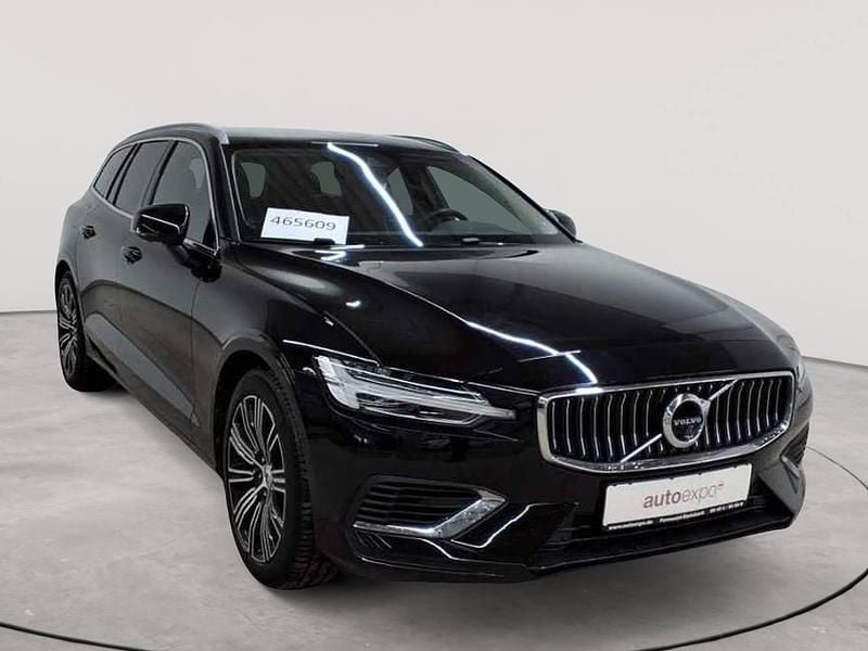 Gebraucht Volvo V60 Inscription 253 PS (186 kW) 2022 Onyx schwarzmetallic Kombi
