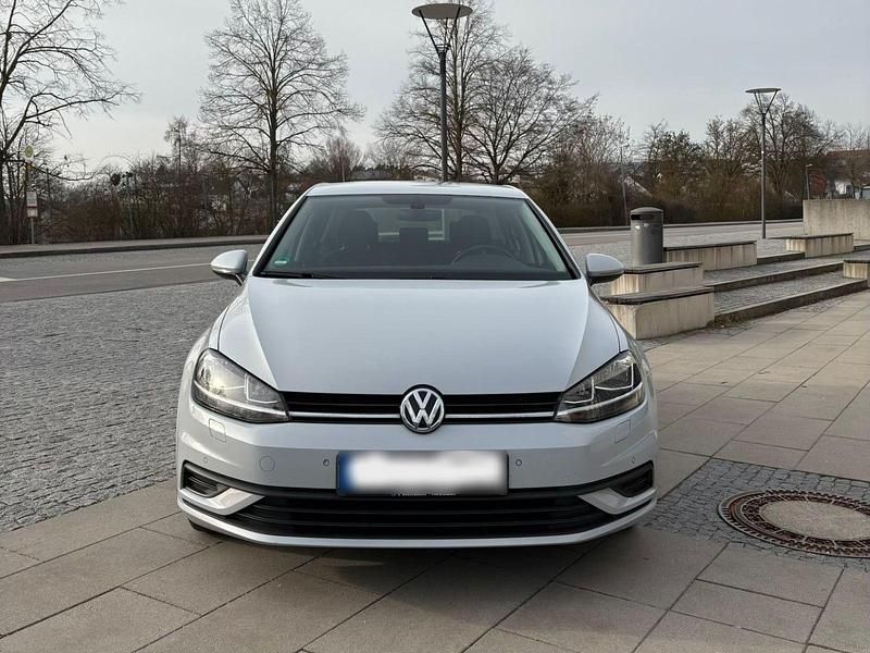 Gebraucht VW Golf VII Trendline 110 PS (80 kW) 2017 Weiß Limousine