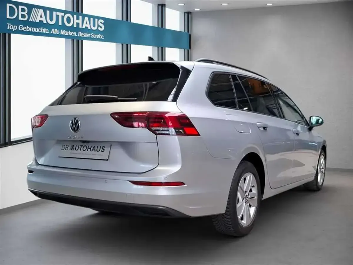 Gebraucht VW Golf VIII Life 116 PS (85 kW) 2023 Silber Kombi