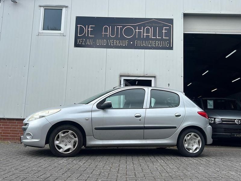 Grau Gebraucht 2011 Peugeot 206+ Basis Kleinwagen | 1.441 € (Guter Preis) - Bild 1/4