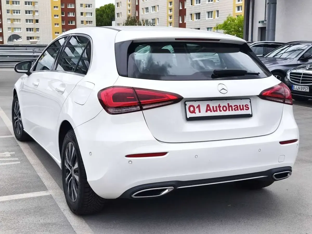 Gebraucht Mercedes A180 Progressive 116 PS (85 kW) 2022 Polarweiss  unilack Limousine