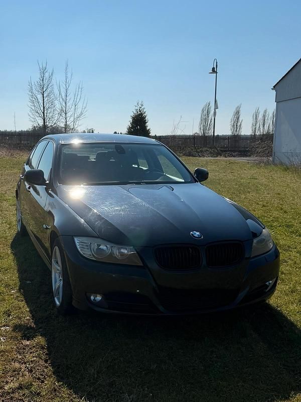 Second-hand BMW 318 143 CP (105 kW) 2009 Negru Berlinǎ