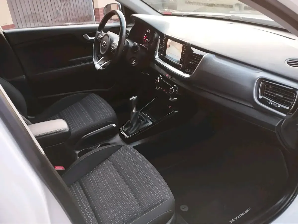 Gebraucht Kia Stonic 115 PS (84 kW) 2020 Weiß SUV