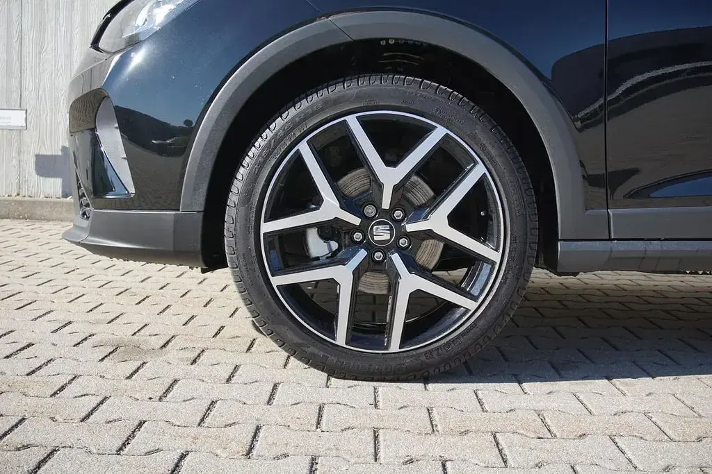 Neu Seat Arona Style 95 PS (69 kW) 2025 Mitternachtsschwarz SUV