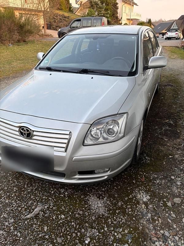 Gebraucht Toyota Avensis 163 PS (119 kW) 2004 Silber Limousine