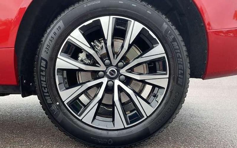 Gebraucht Volvo XC60 Plus 250 PS (183 kW) 2024 Rot SUV