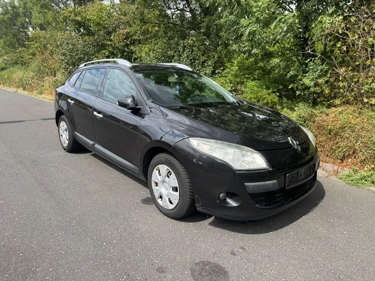 Gebraucht Renault Mégane GrandTour Dynamique 106 PS (77 kW) 2010 Schwarz Kombi