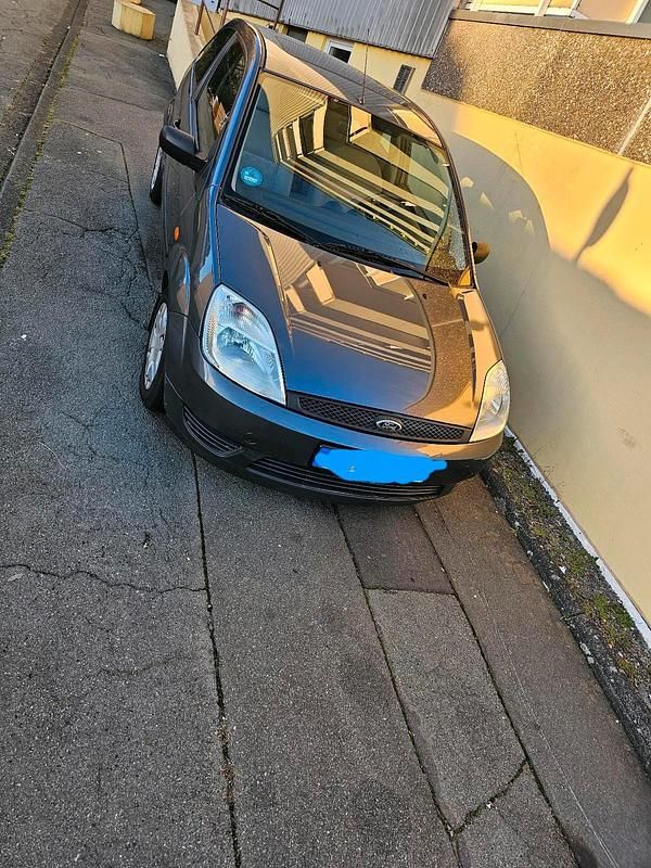 Grün Gebraucht 2003 Ford Fiesta Kleinwagen | 2.200 € (Fairer Preis) - Bild 1/4