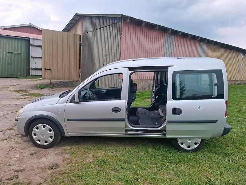 Second-hand Opel Combo 90 CP (66 kW) 2007 Argintiu Monovolum