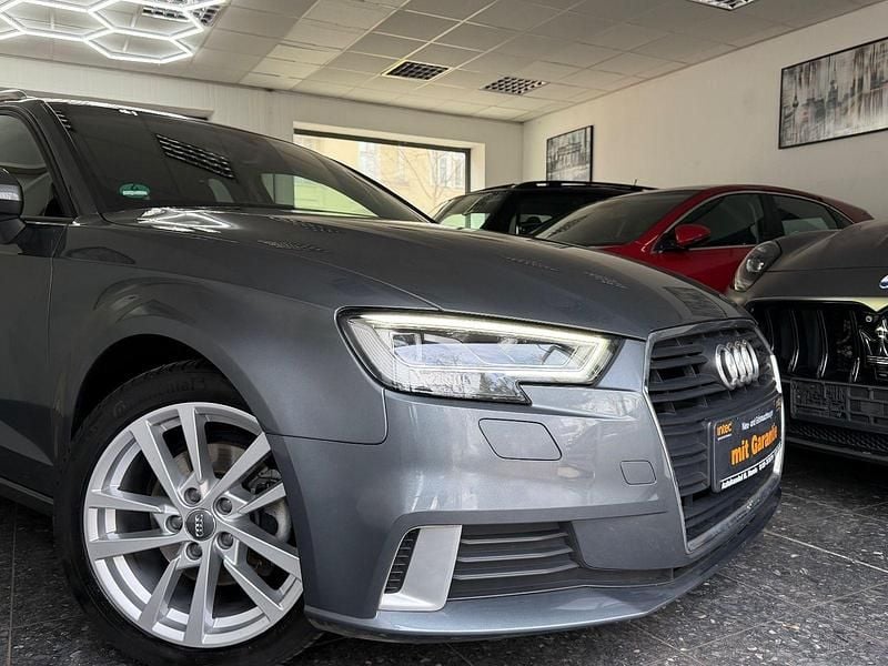 Gebraucht Audi A3 Ambiente 150 PS (110 kW) 2018 Grau Limousine