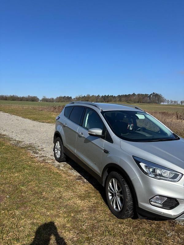 Gebraucht Ford Kuga 150 PS (110 kW) 2018 Silber SUV