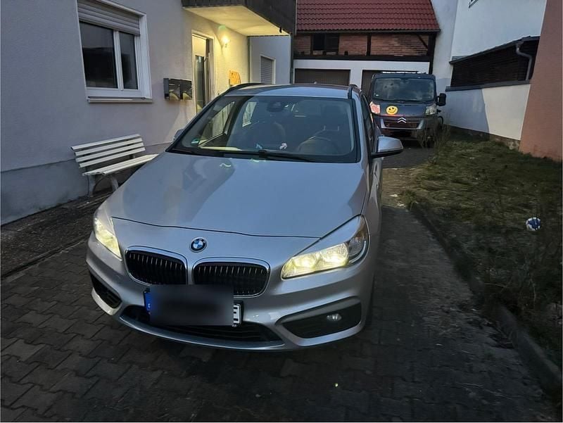 Silber Gebraucht 2017 BMW 225 iPerformance Kleinwagen | 13.000 € - Bild 1/4