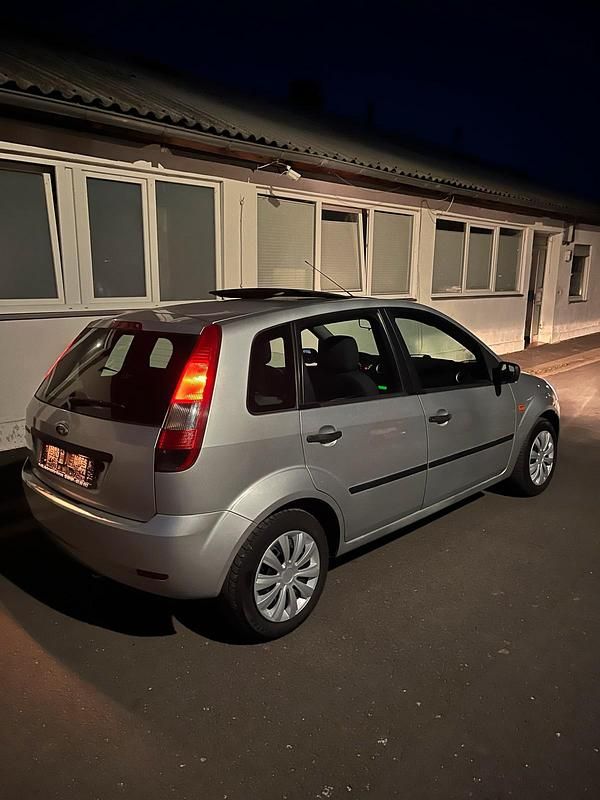 Silber Gebraucht 2002 Ford Fiesta Kleinwagen | 1.000 € (Superpreis) - Bild 1/4