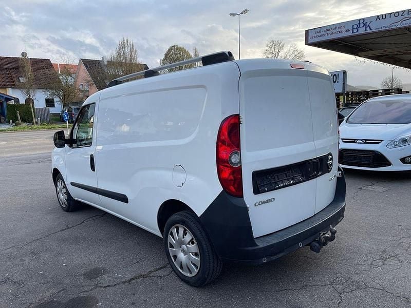Gebraucht Opel Combo 95 PS (69 kW) 2018 Weiß Van / Kleinbus