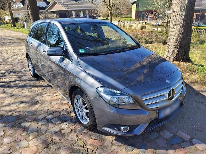Gebraucht Mercedes B180 122 PS (89 kW) 2012 Grau Van / Kleinbus