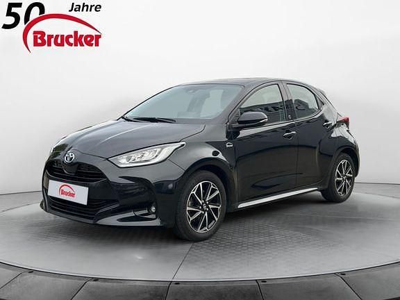 Mysticschwarz mica Gebraucht 2022 Toyota Yaris Hybrid Team Kleinwagen | 18.290 € (Fairer Preis) - Bild 1/4