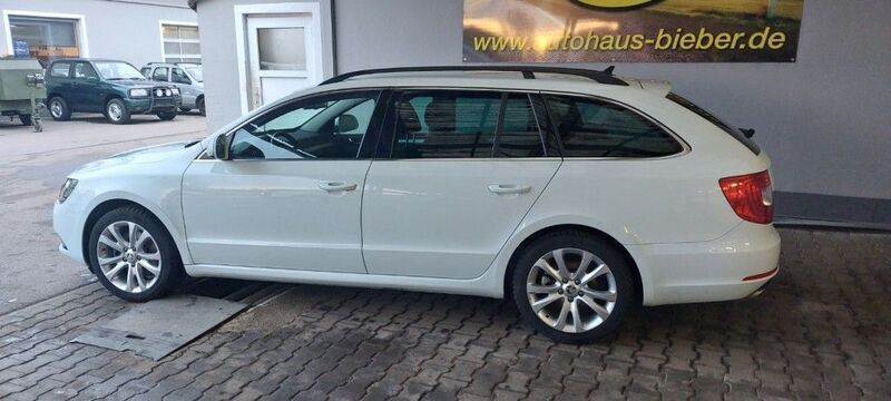 Gebraucht Skoda Superb Best of 160 PS (117 kW) 2015 Weiã?å¸ Kombi