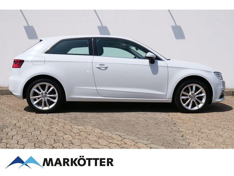 Weiss Gebraucht 2012 Audi A3 Ambiente Limousine | 9.490 € (Etwas zu teuer) - Bild 1/4