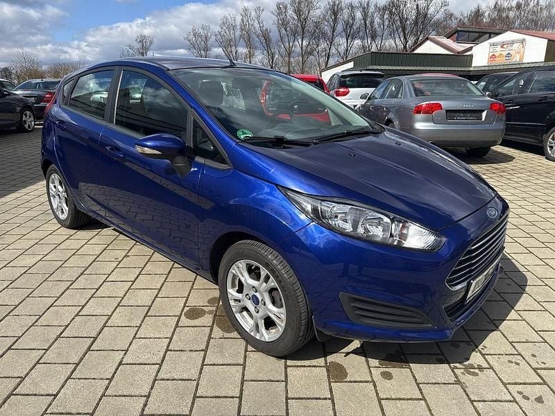 Gebraucht Ford Fiesta Trend 82 PS (60 kW) 2015 Blau Limousine