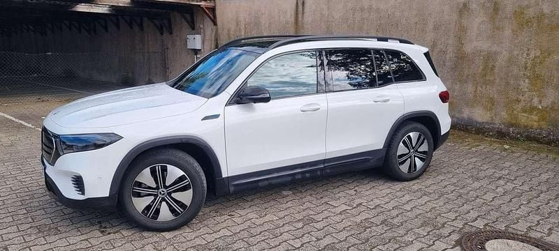 Weiß Gebraucht 2022 Mercedes EQB300 Electric Art SUV | 31.500 € (Guter Preis) - Bild 1/4