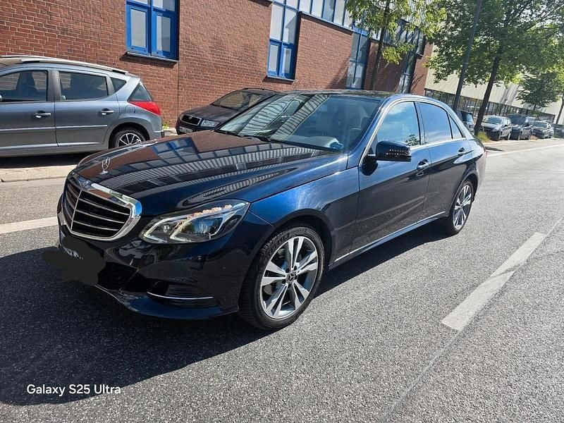 Blau Gebraucht 2013 Mercedes E220 Limousine | 10.000 € (Guter Preis) - Bild 1/4