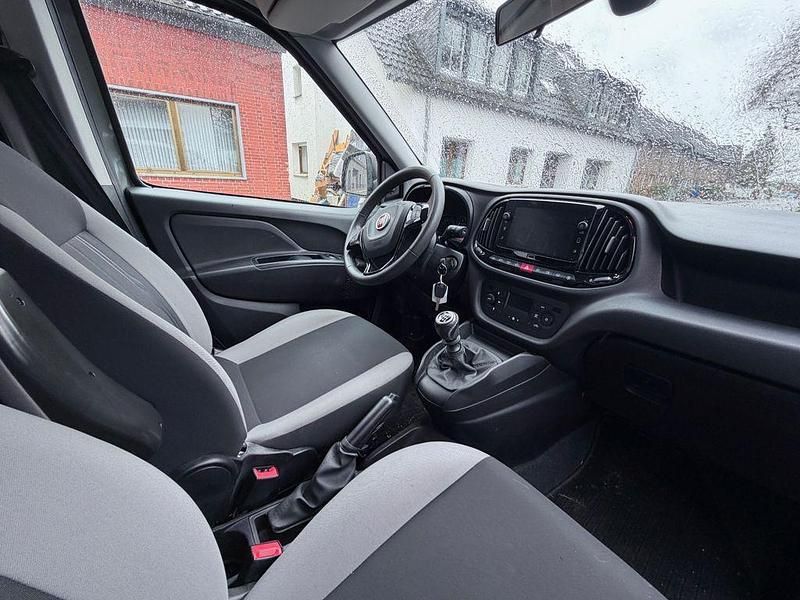 Gebraucht Fiat Doblò 101 PS (74 kW) 2022 Grau Van / Kleinbus