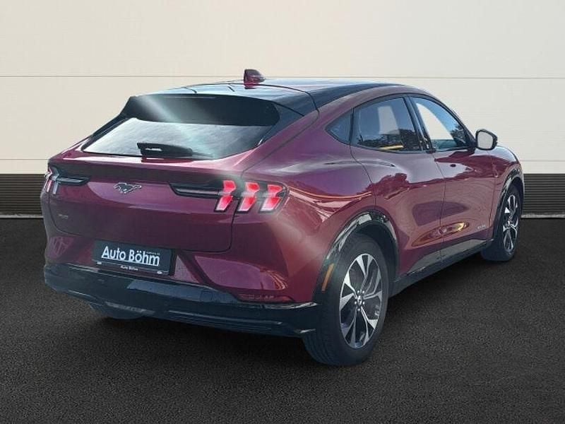 Gebraucht Ford Mustang Mach-E Basis 197 kW (269 PS) 2022 Rot(metallic) SUV