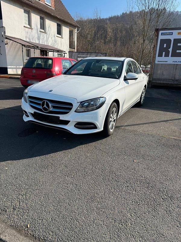Gebraucht Mercedes C220 170 PS (125 kW) 2014 Weiß Limousine